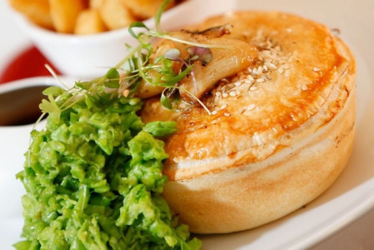 Braised Beef and Guinness pie